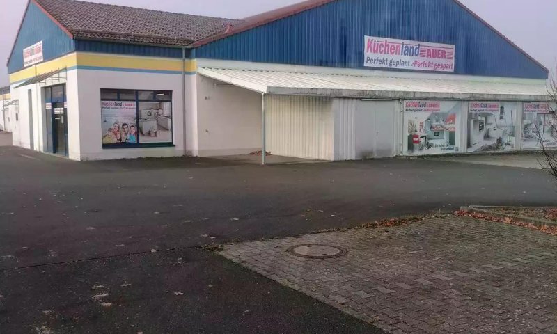 1.300,00 m² Einzelhandels- und Gewerbefläche in Neuenmarkt